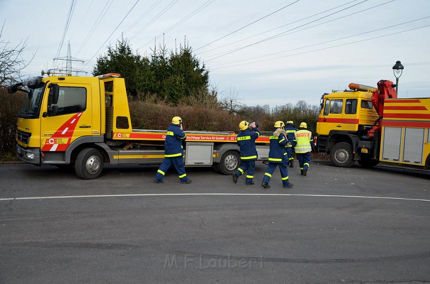 Schwerer VU Bus Zug Düsseldorf P135.JPG